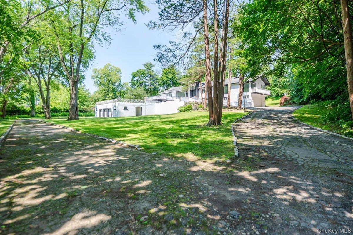 452 E Shore Road, Great Neck, NY 11024