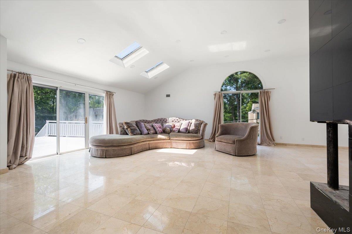 452 E Shore Road, Great Neck, NY 11024