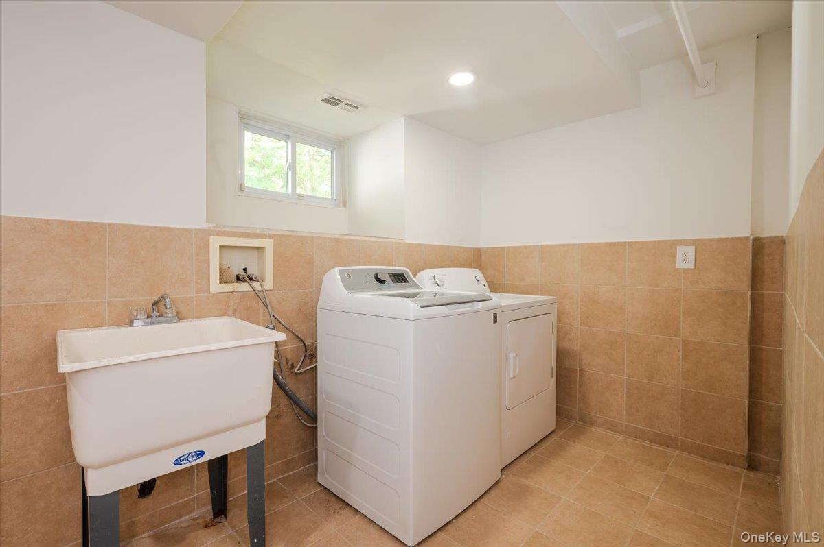 452 E Shore Road, Great Neck, NY 11024