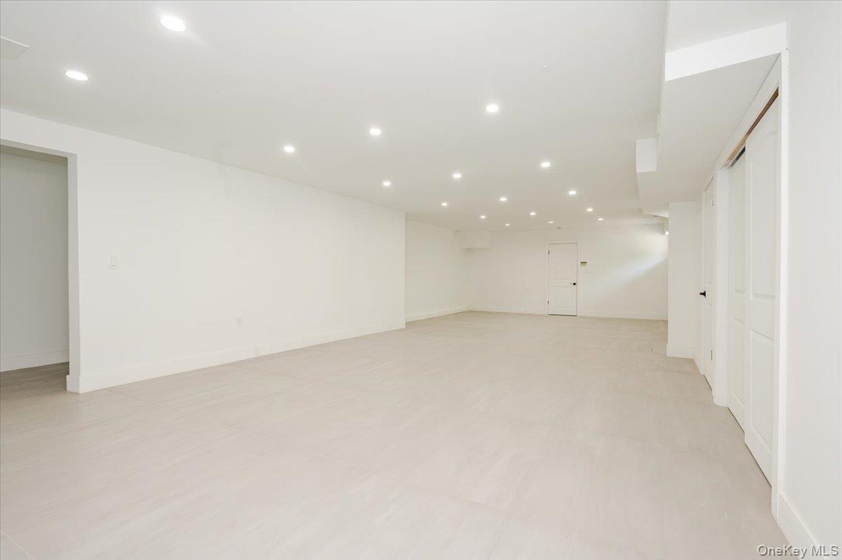 452 E Shore Road, Great Neck, NY 11024