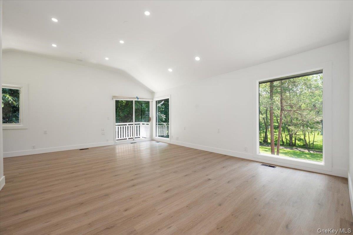 452 E Shore Road, Great Neck, NY 11024