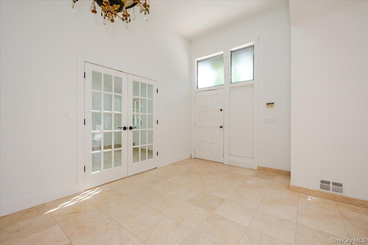 452 E Shore Road, Great Neck, NY 11024