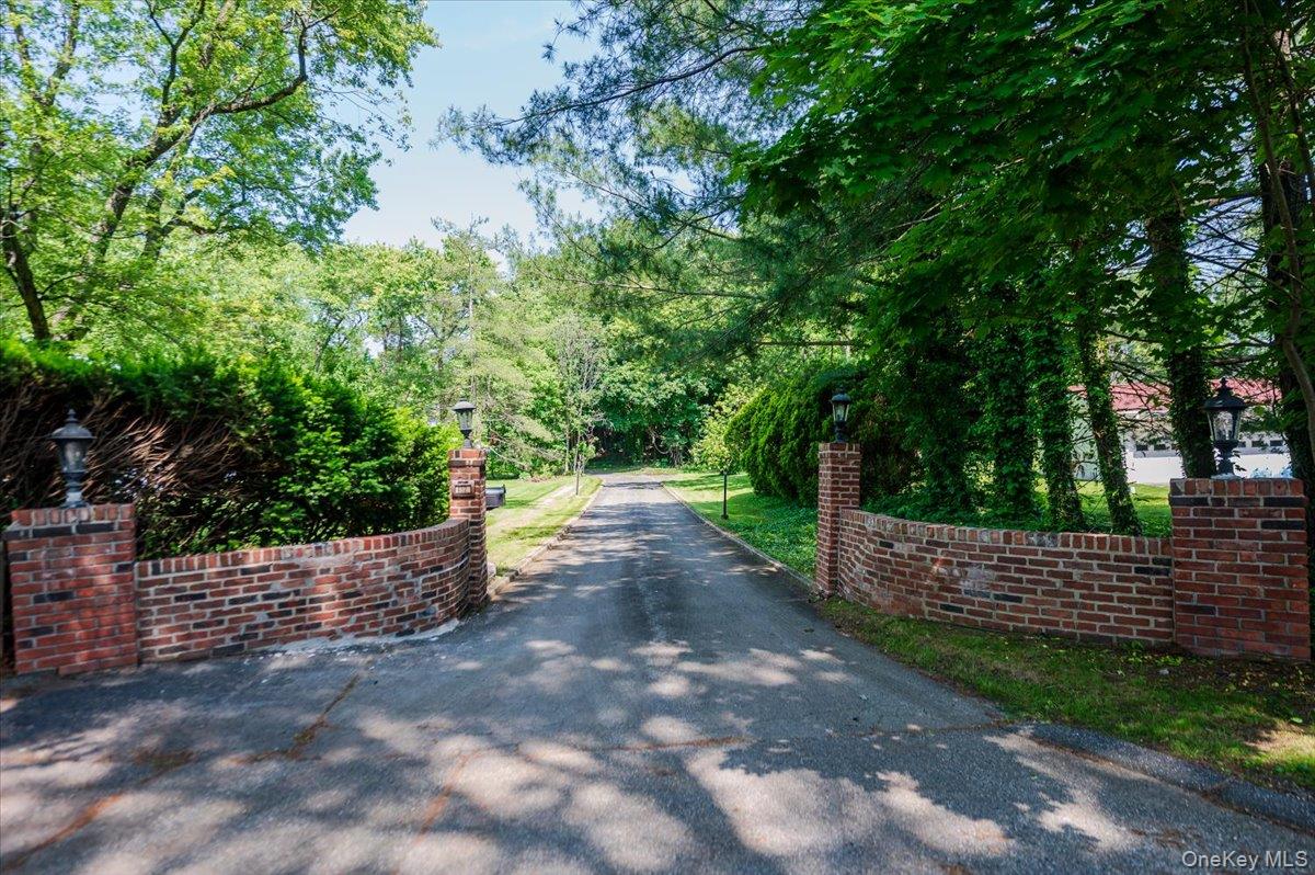 452 E Shore Road, Great Neck, NY 11024