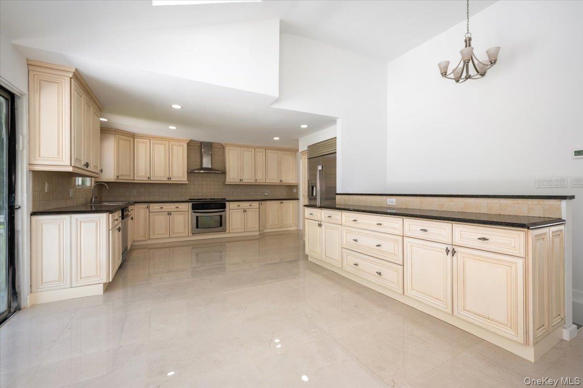 452 E Shore Road, Great Neck, NY 11024