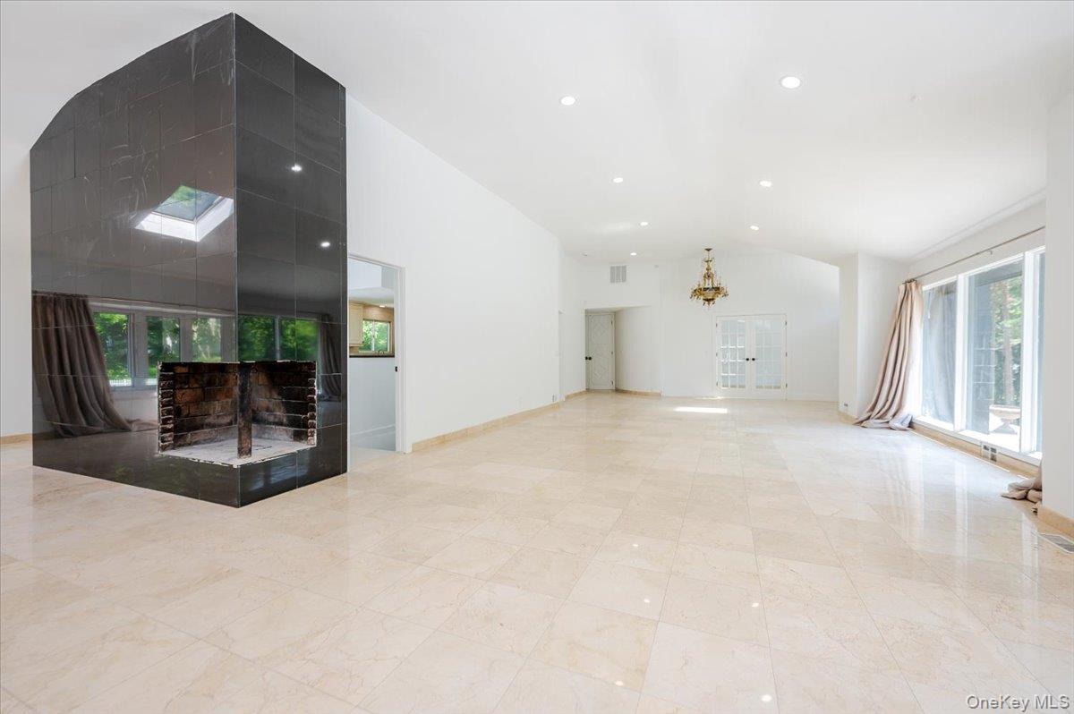 452 E Shore Road, Great Neck, NY 11024