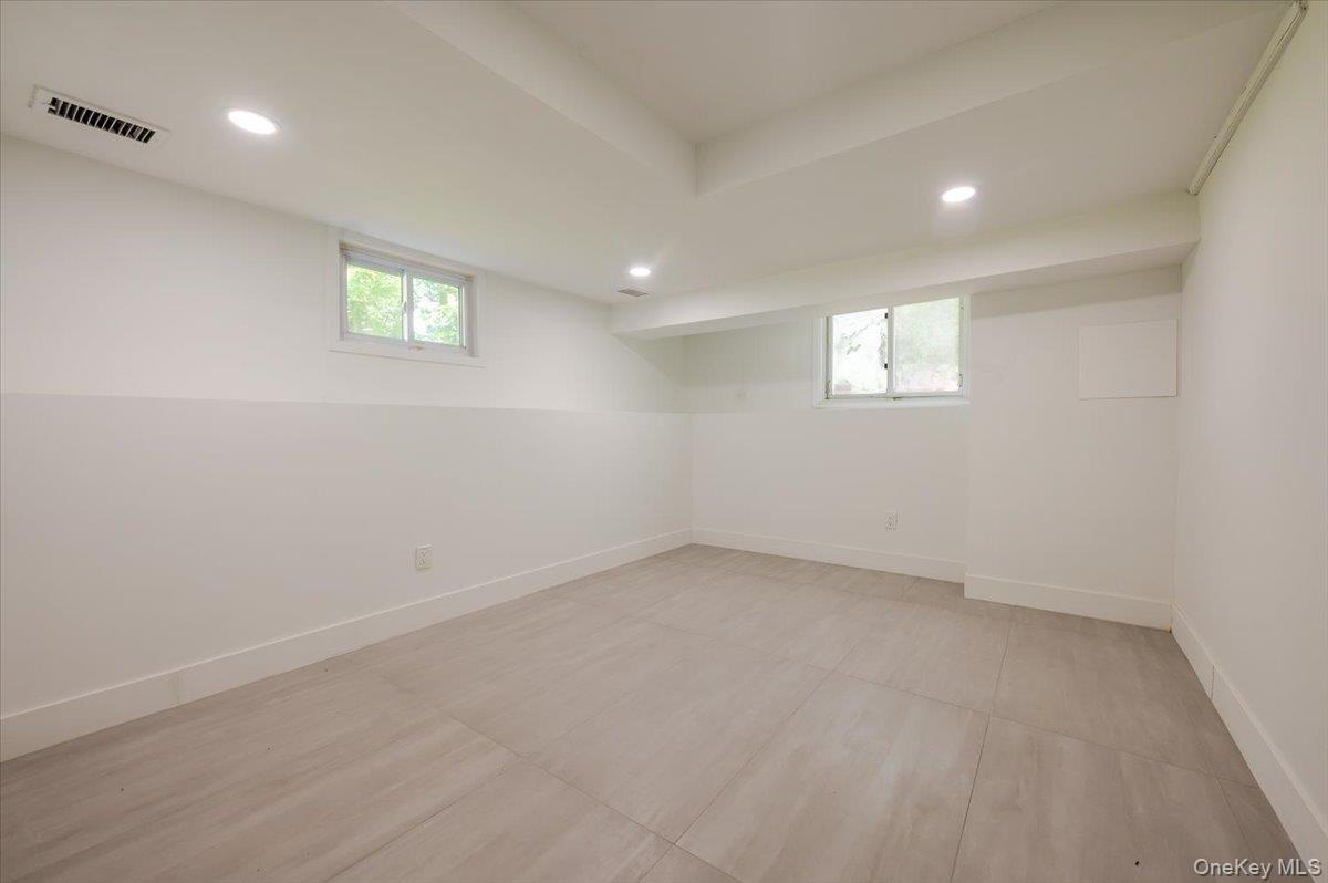 452 E Shore Road, Great Neck, NY 11024