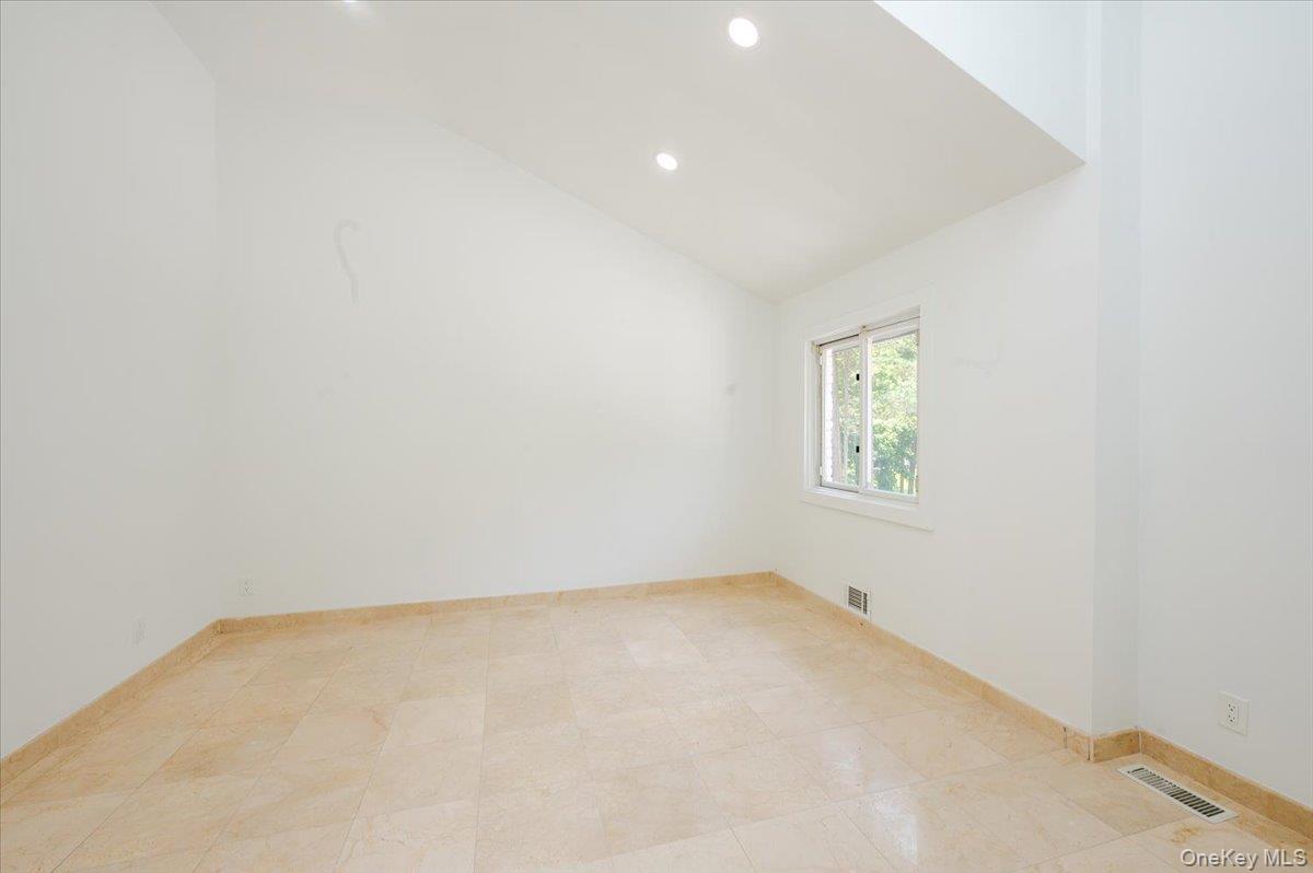 452 E Shore Road, Great Neck, NY 11024