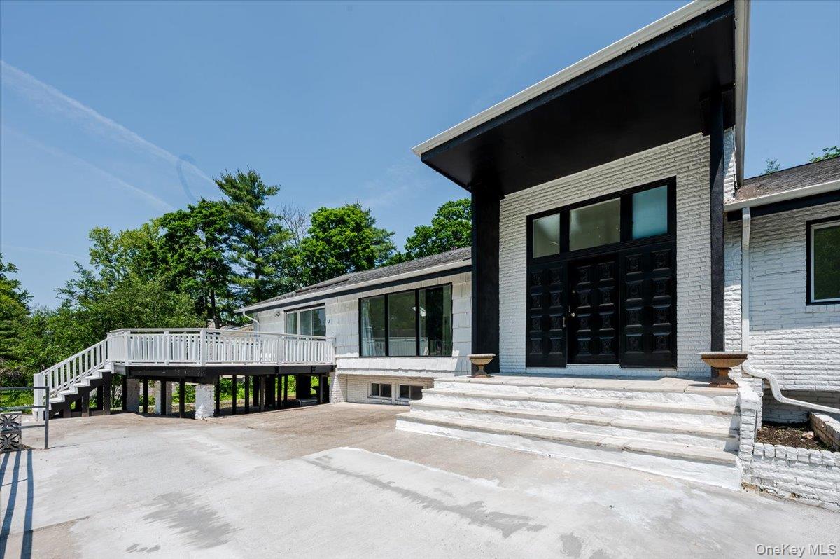 452 E Shore Road, Great Neck, NY 11024