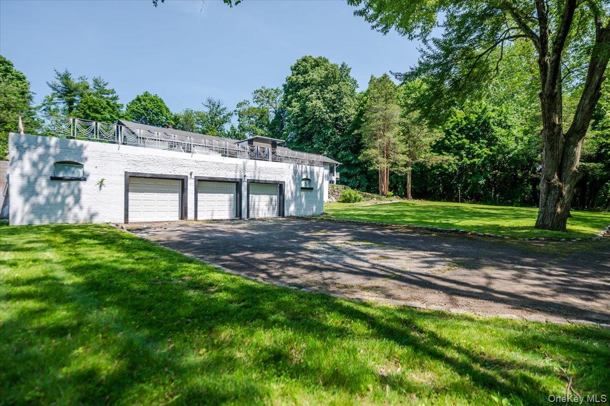 452 E Shore Road, Great Neck, NY 11024