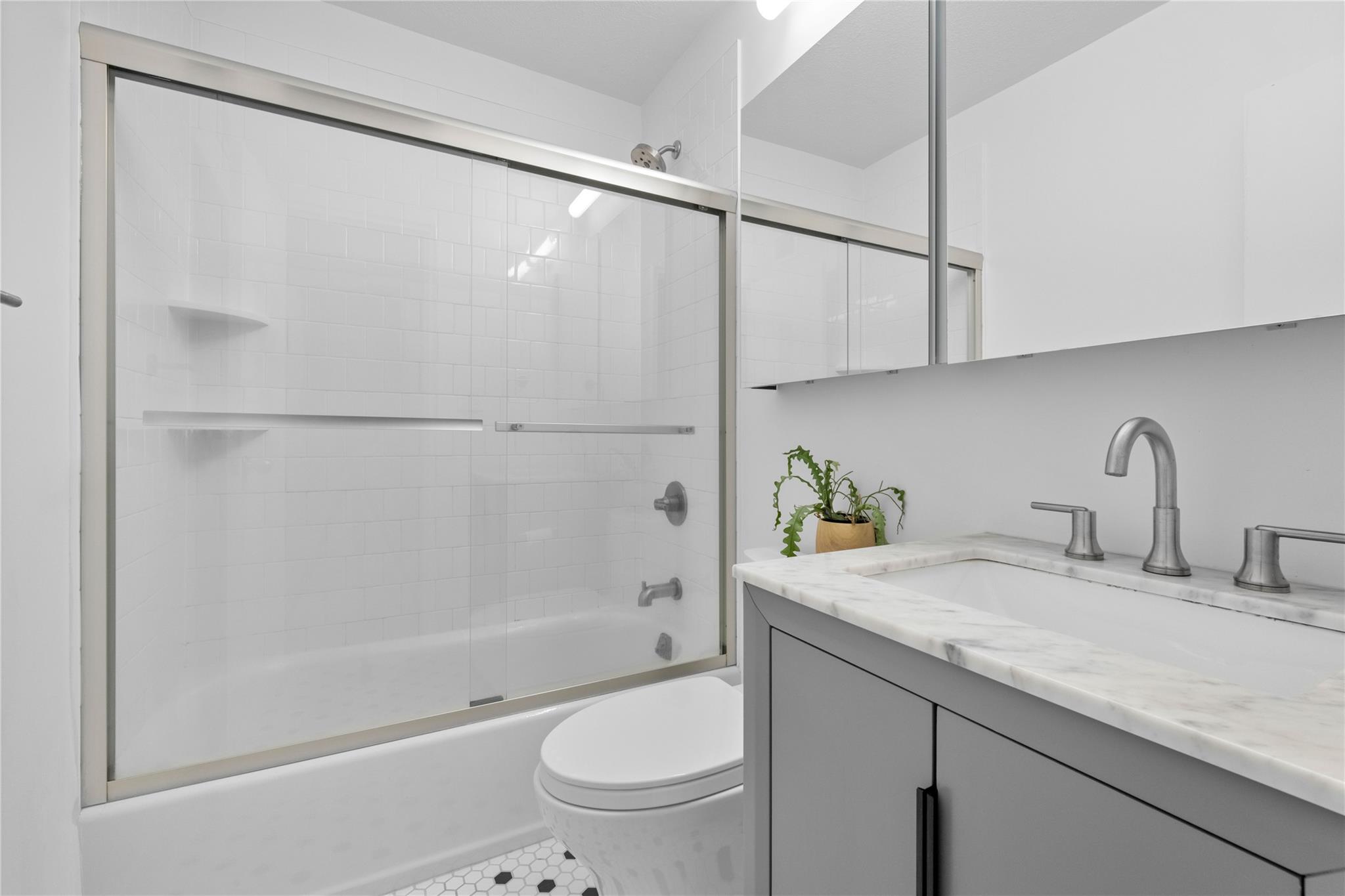 70-31 108 Street # 3H, Forest Hills, NY 11375