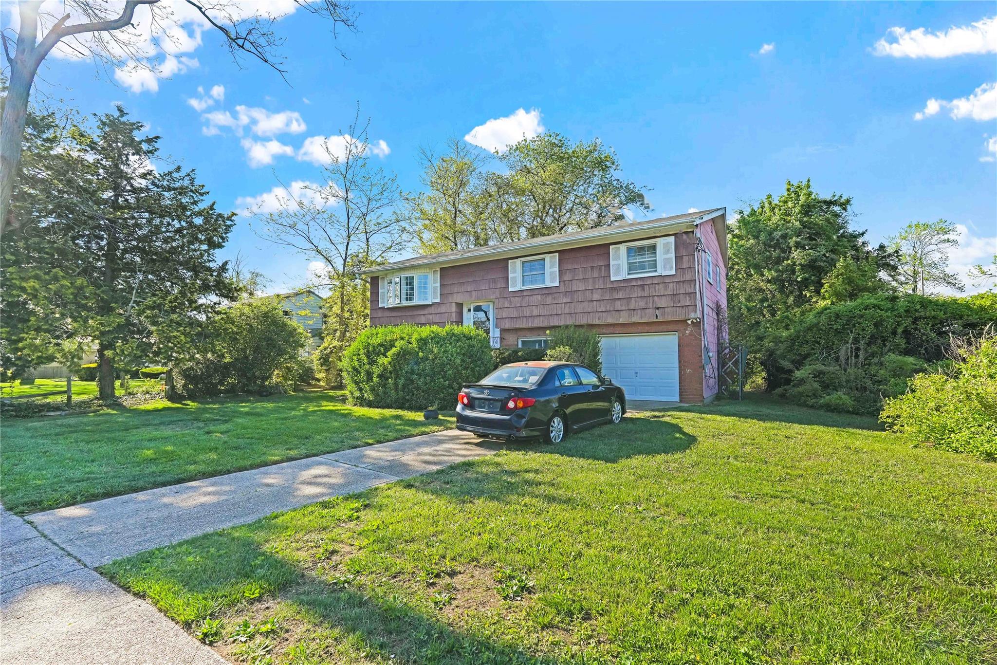 1 carman Place, Massapequa, NY 11758