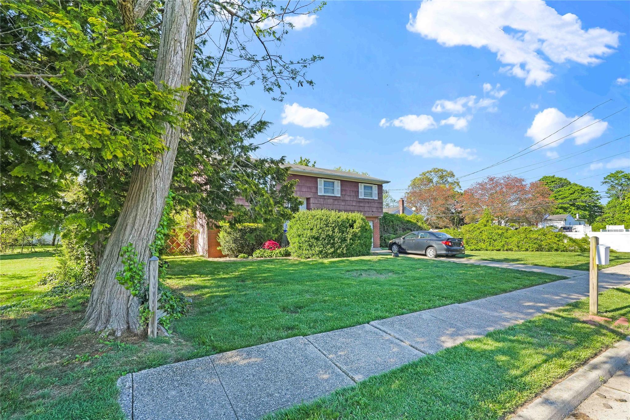 1 carman Place, Massapequa, NY 11758