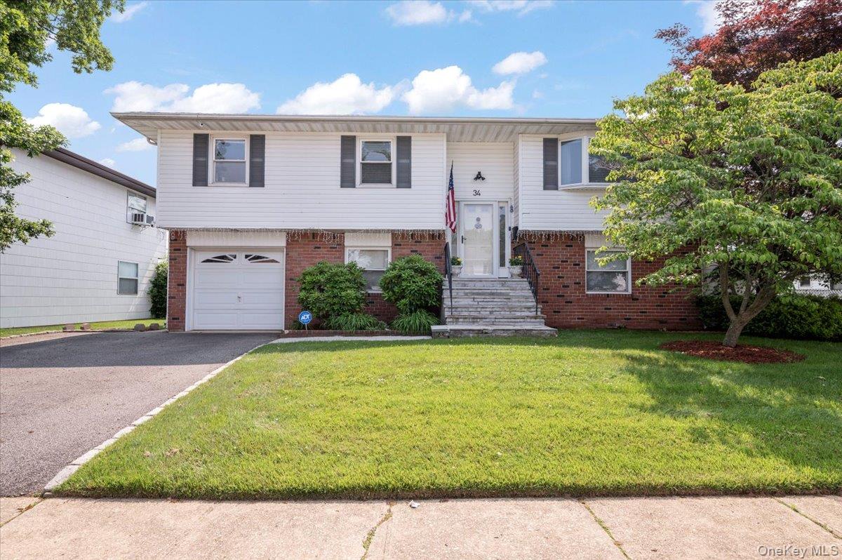 34 Dennis Lane, Bethpage, NY 11714