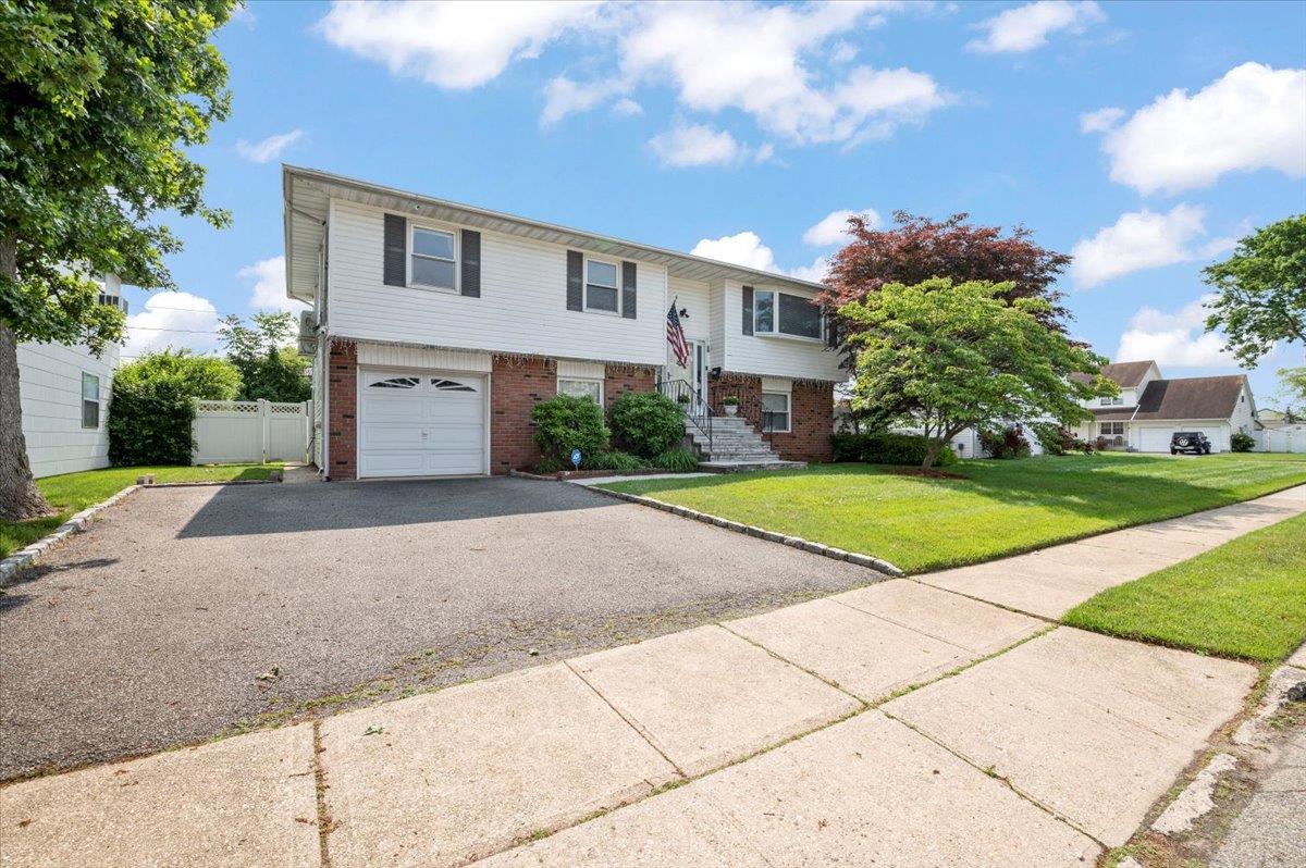 34 Dennis Lane, Bethpage, NY 11714