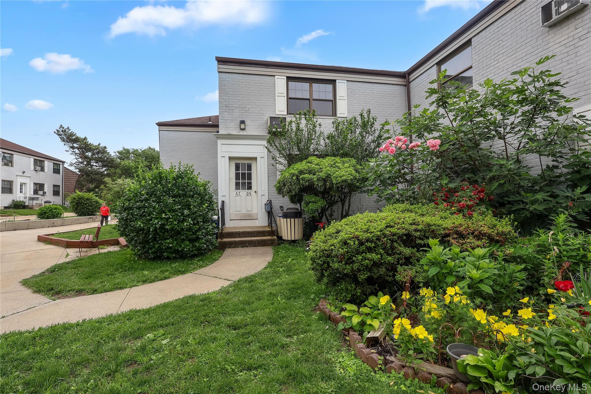 67-09 136 Street # B, Kew Garden Hills, NY 11367