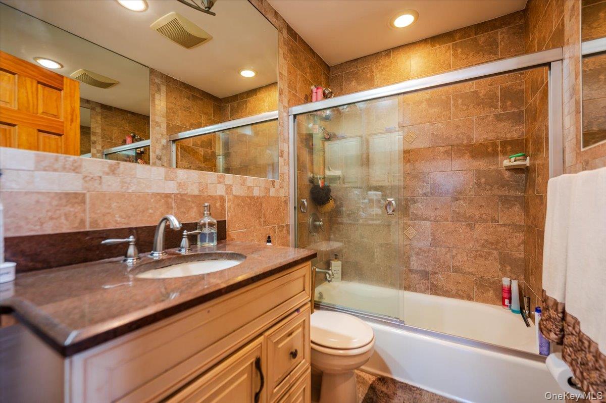 22 Cheshire Road, Inwood, NY 11096