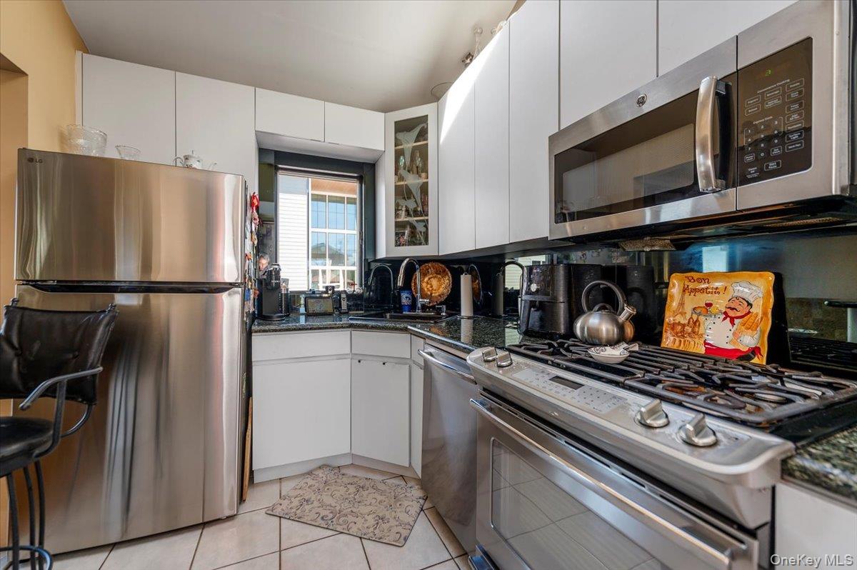 22 Cheshire Road, Inwood, NY 11096