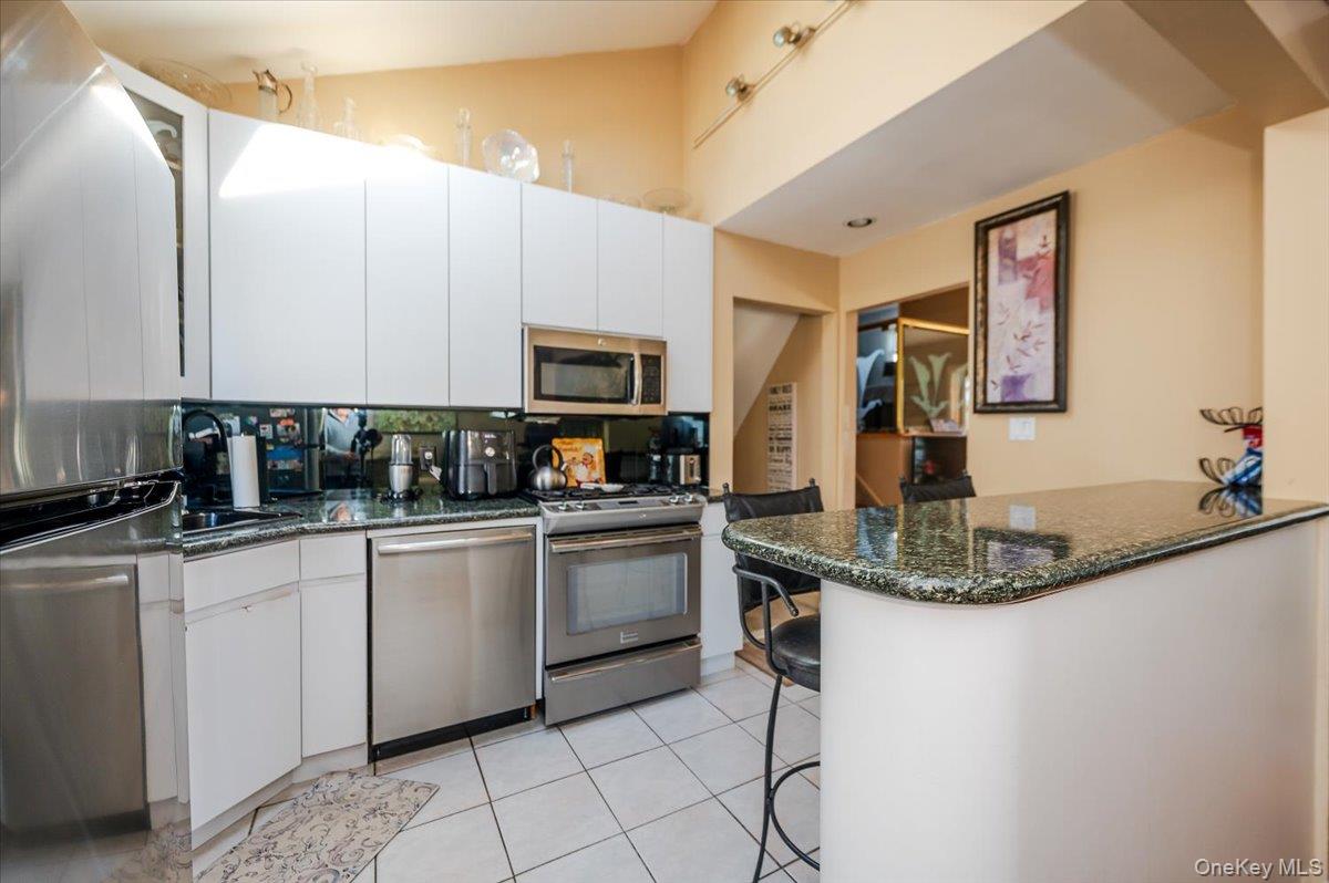 22 Cheshire Road, Inwood, NY 11096