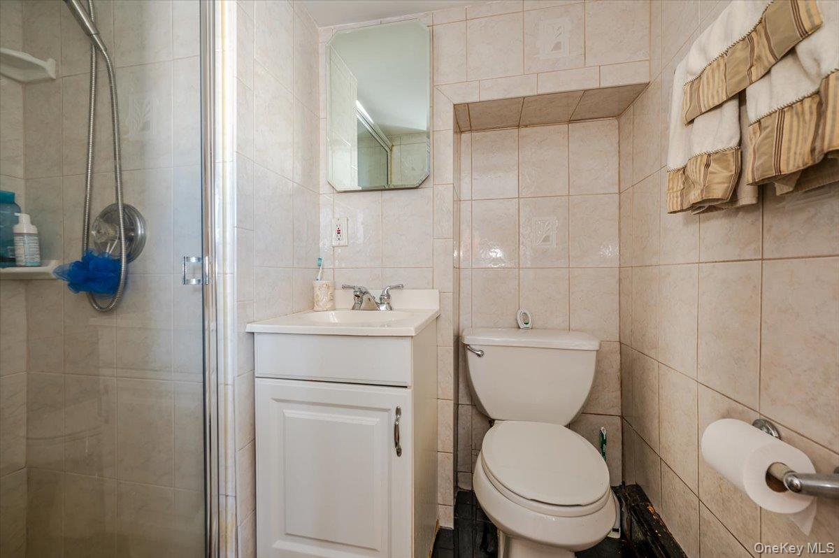 22 Cheshire Road, Inwood, NY 11096