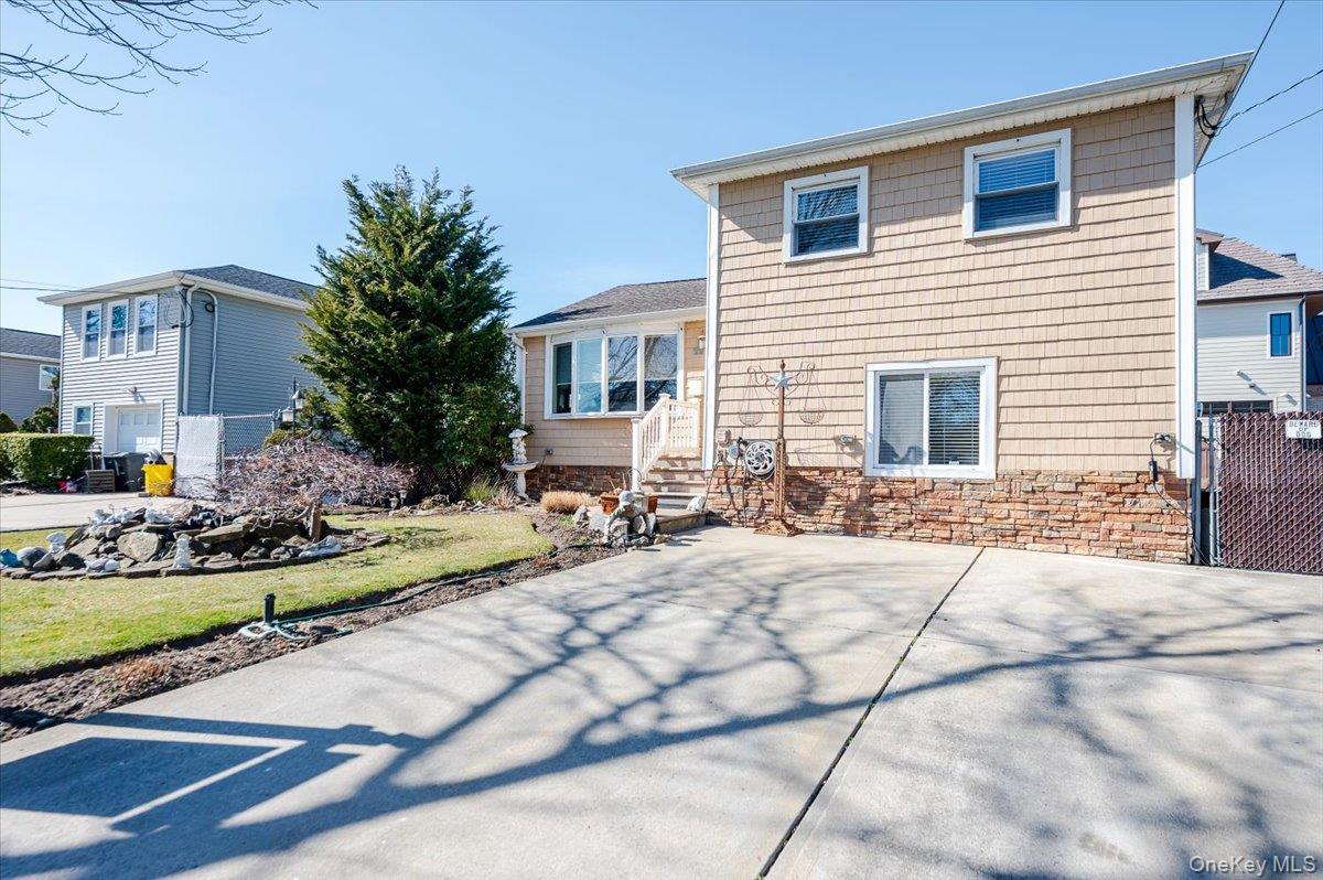 22 Cheshire Road, Inwood, NY 11096