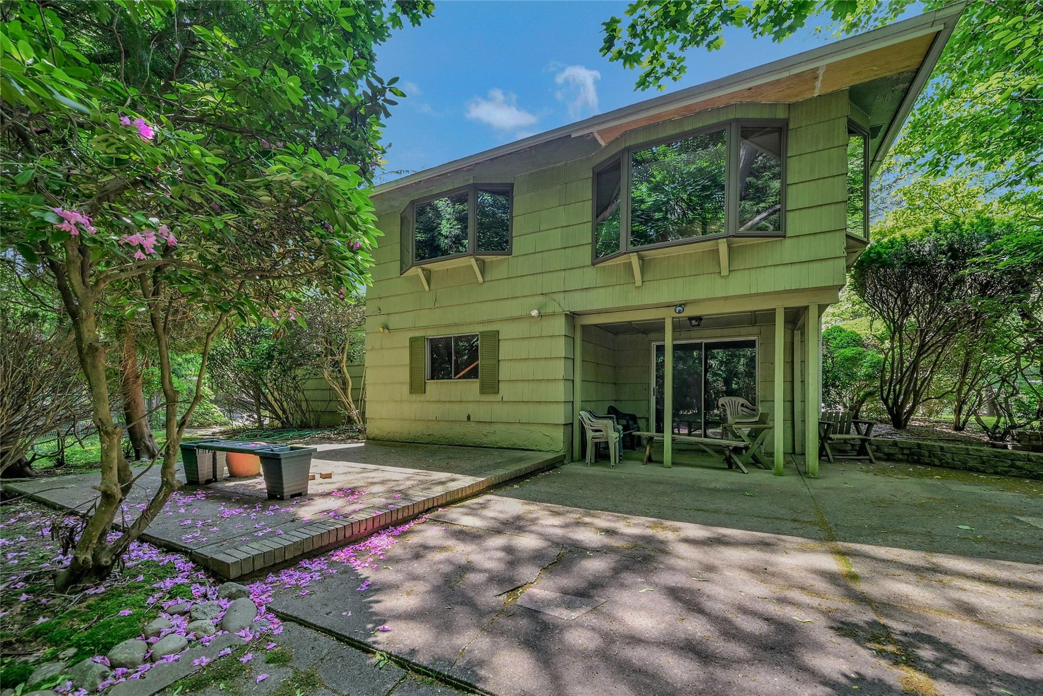 10 Moonedge Road, Northport, NY 11768