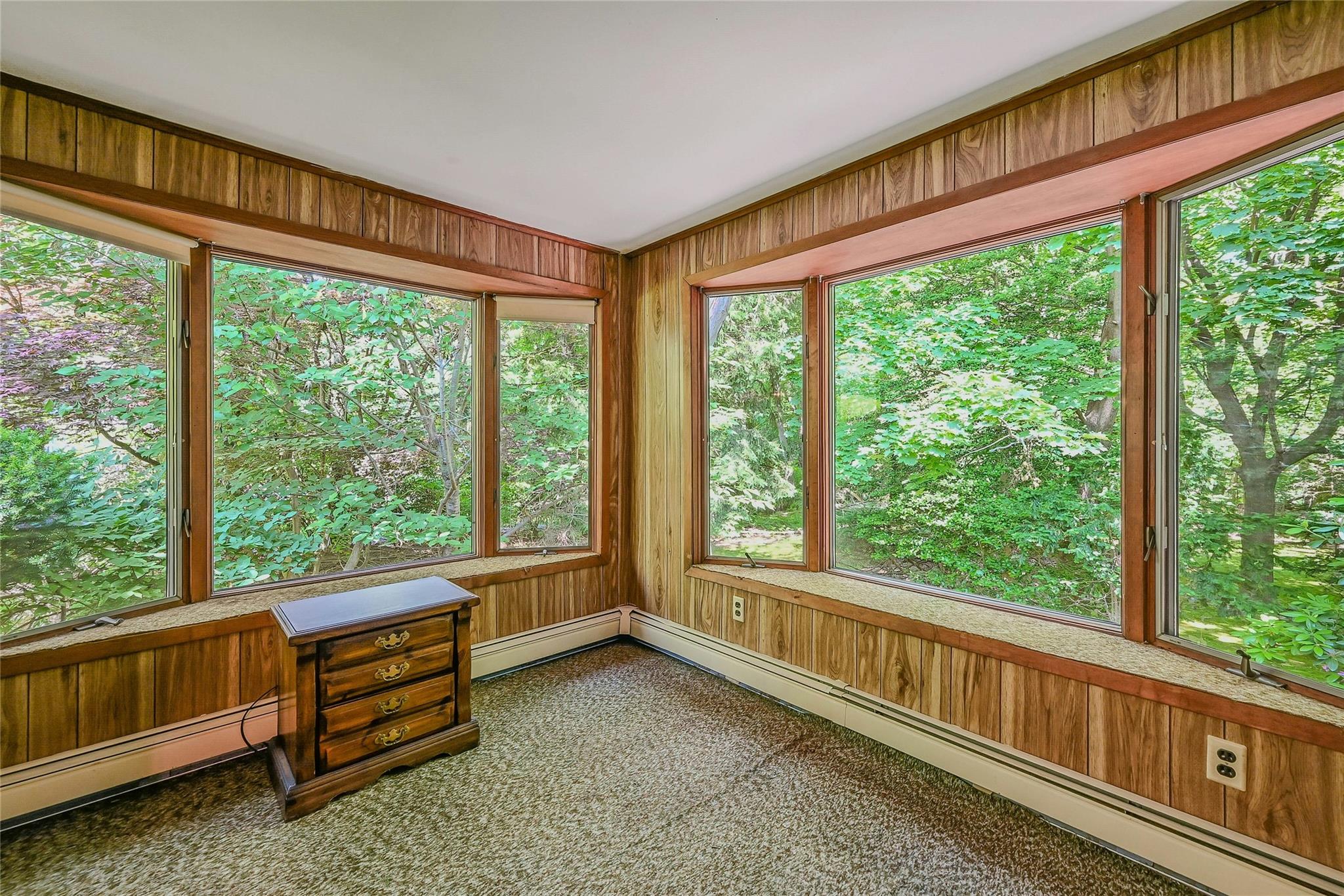 10 Moonedge Road, Northport, NY 11768