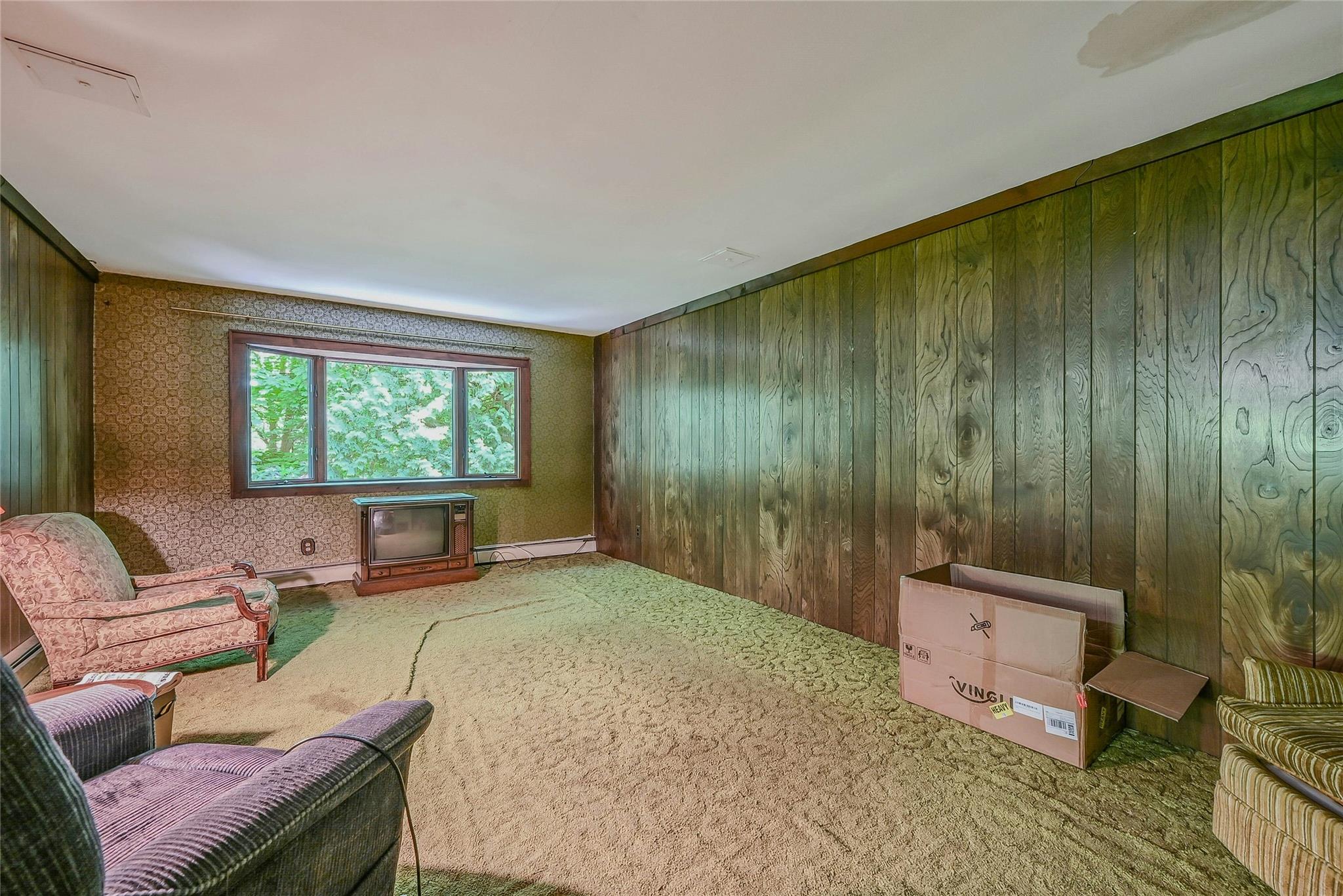 10 Moonedge Road, Northport, NY 11768