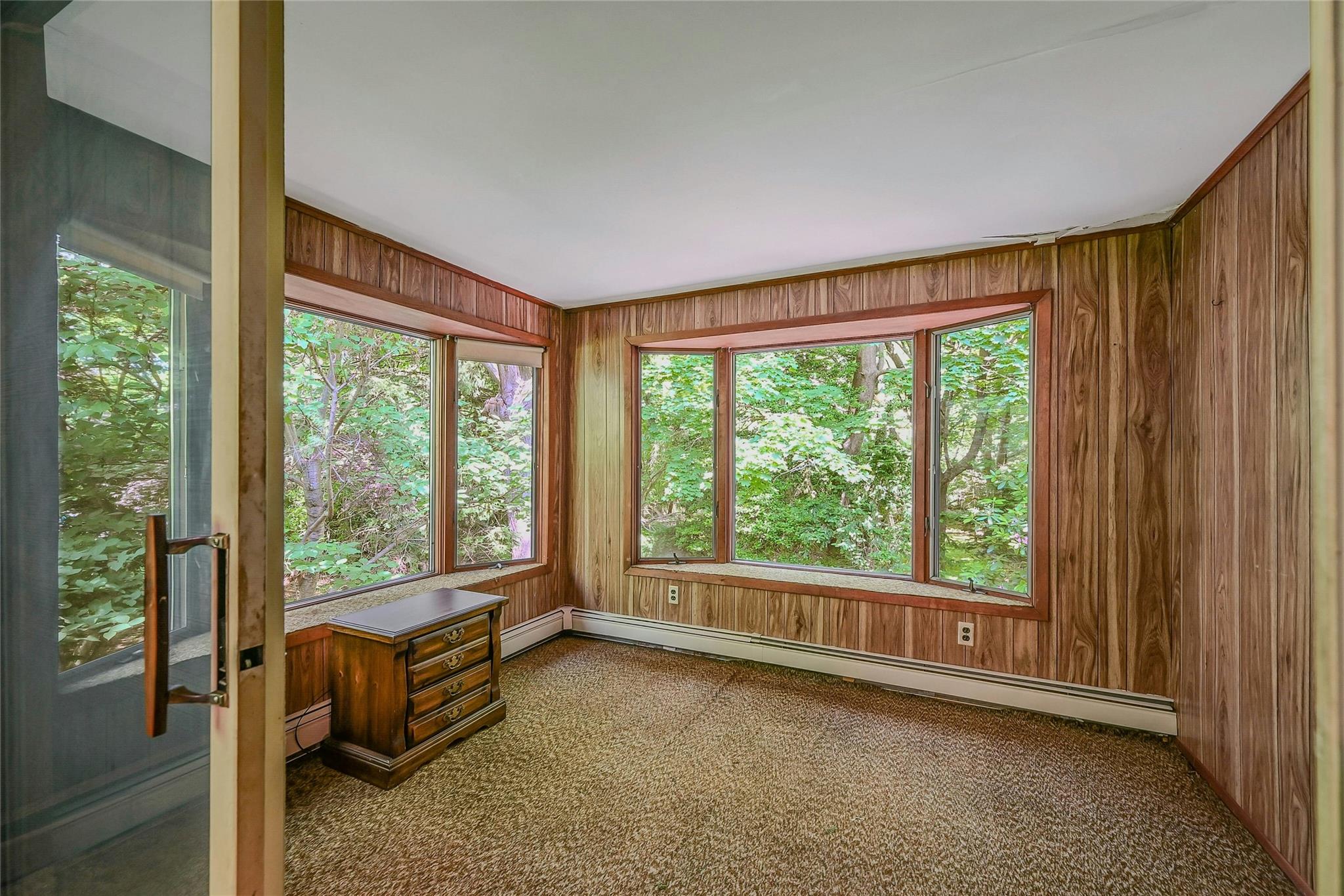 10 Moonedge Road, Northport, NY 11768