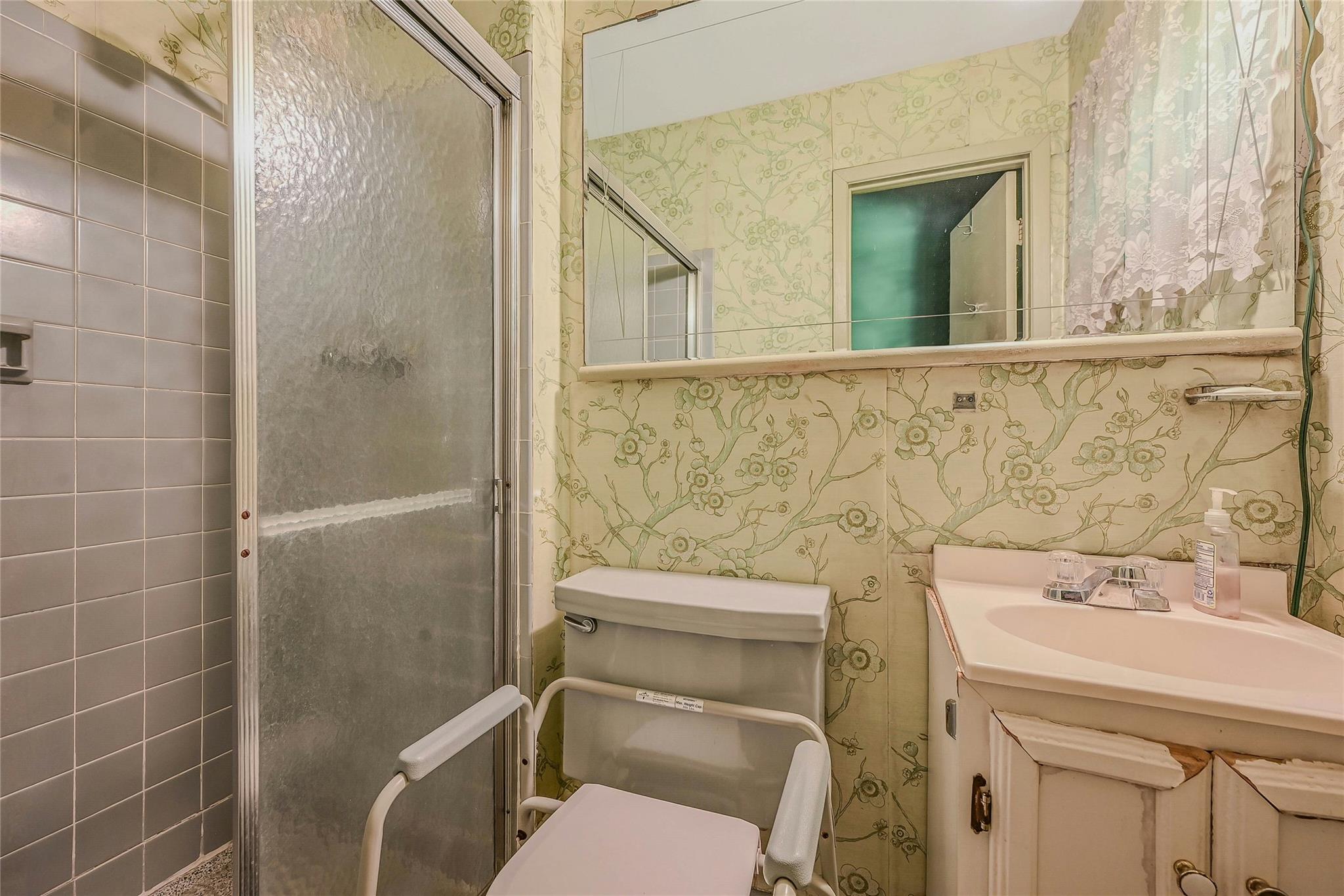 10 Moonedge Road, Northport, NY 11768