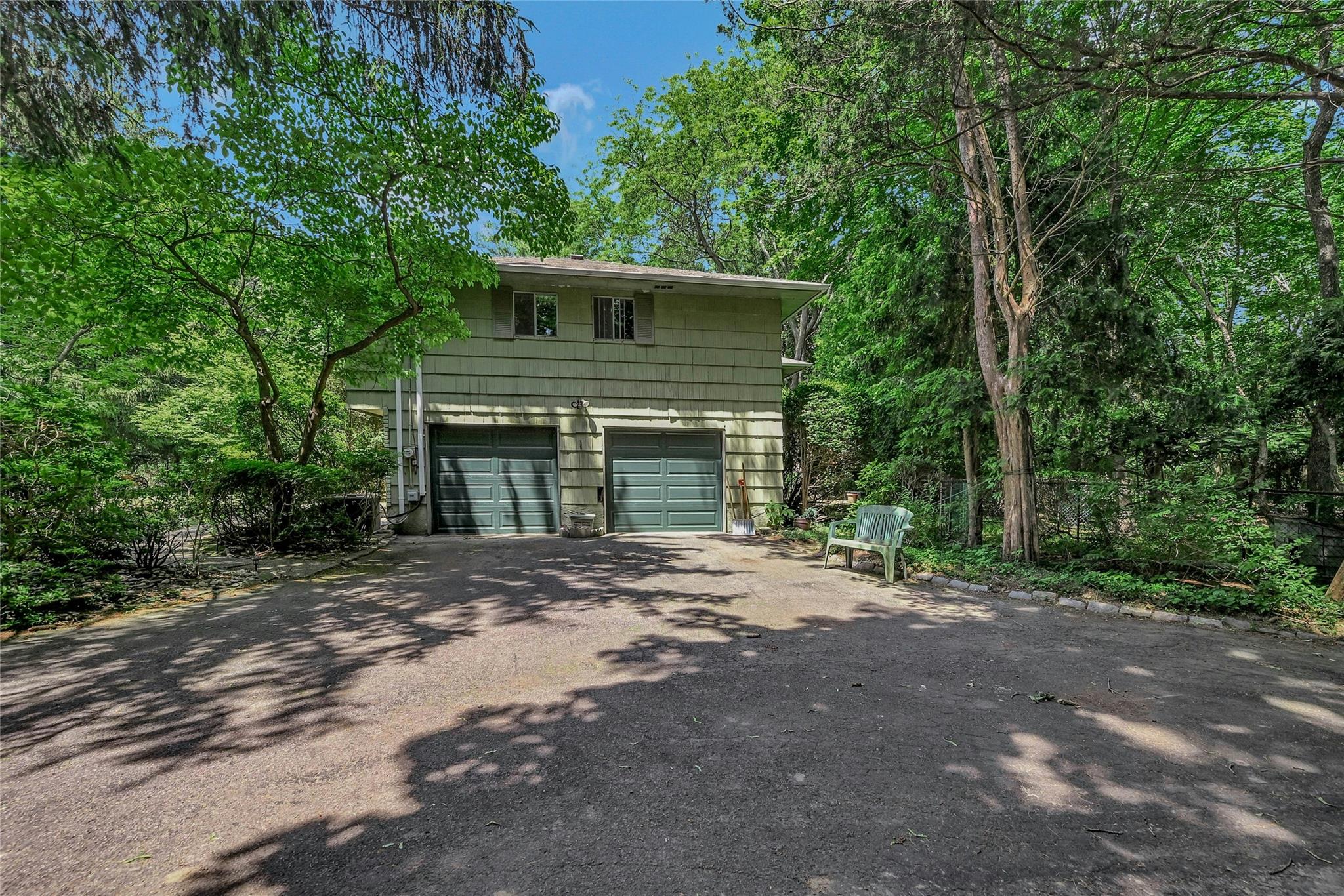 10 Moonedge Road, Northport, NY 11768