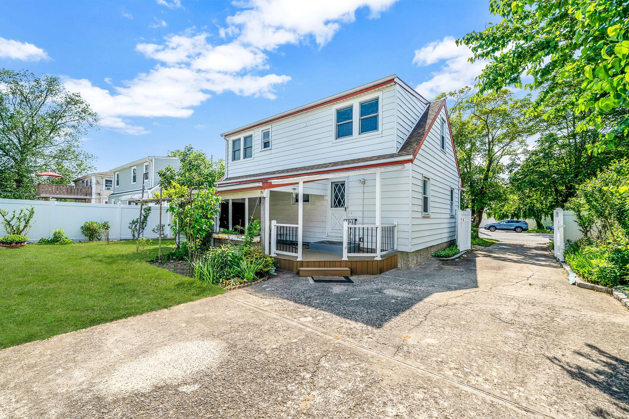 859 Franklin Avenue, Valley Stream, NY 11580