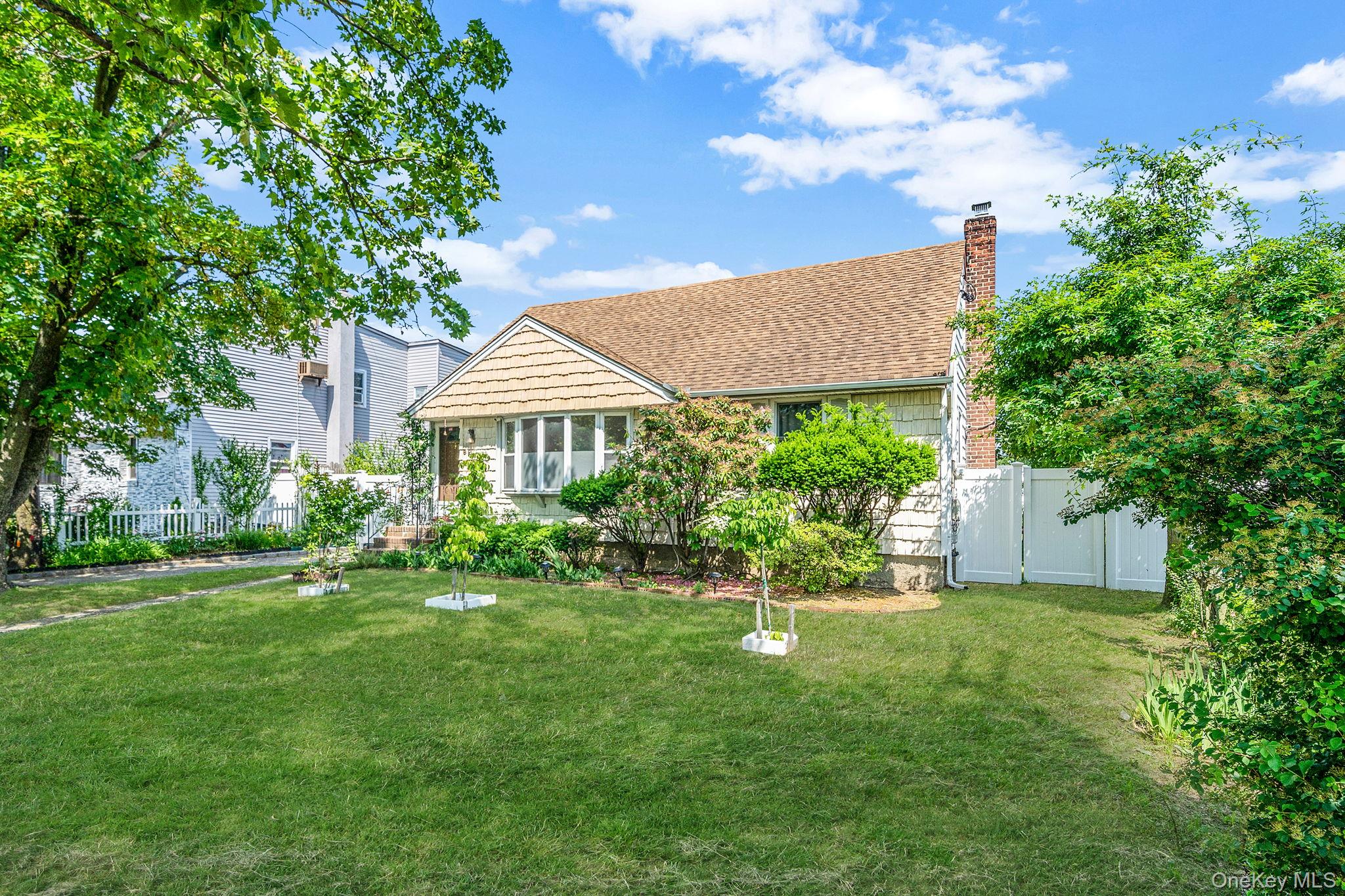 859 Franklin Avenue, Valley Stream, NY 11580