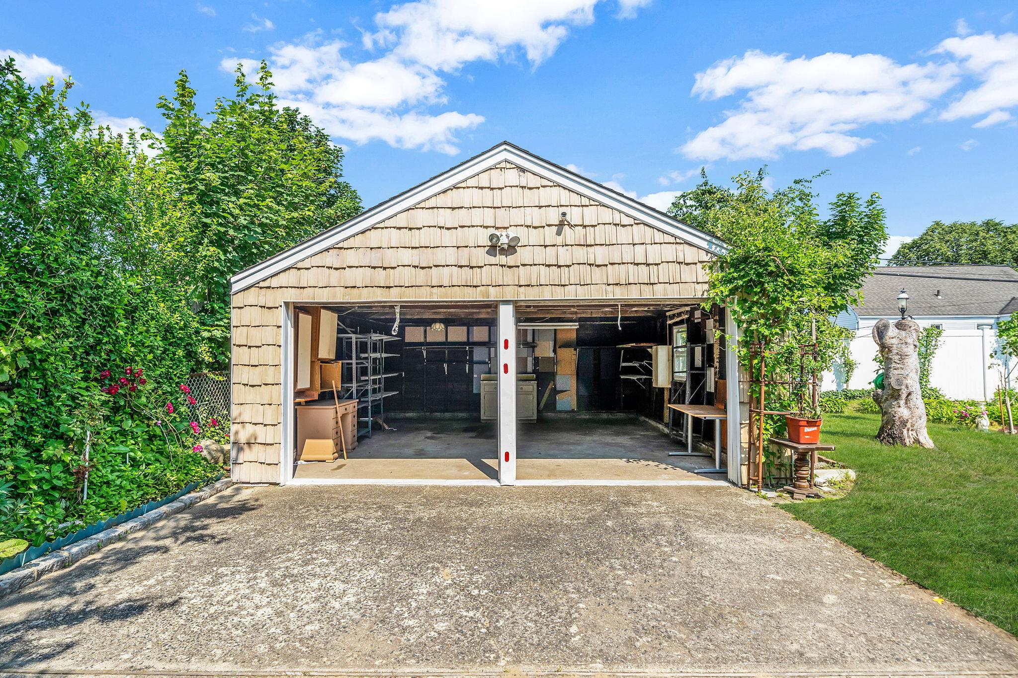 859 Franklin Avenue, Valley Stream, NY 11580