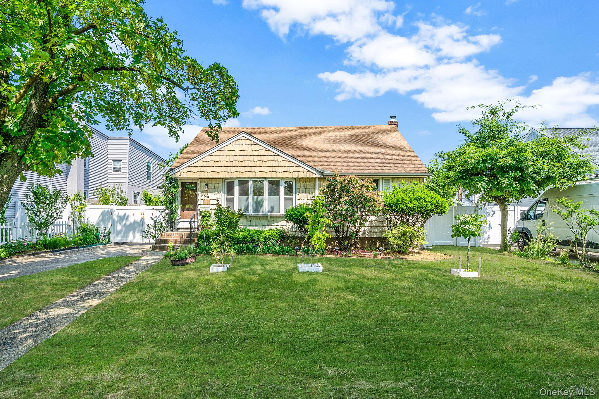 859 Franklin Avenue, Valley Stream, NY 11580