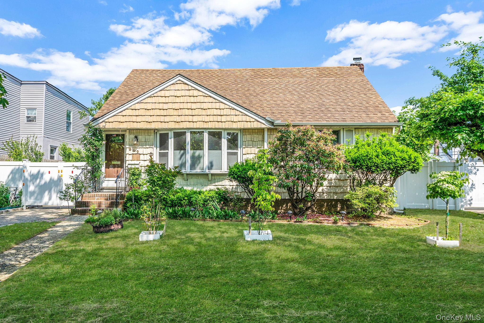 859 Franklin Avenue, Valley Stream, NY 11580