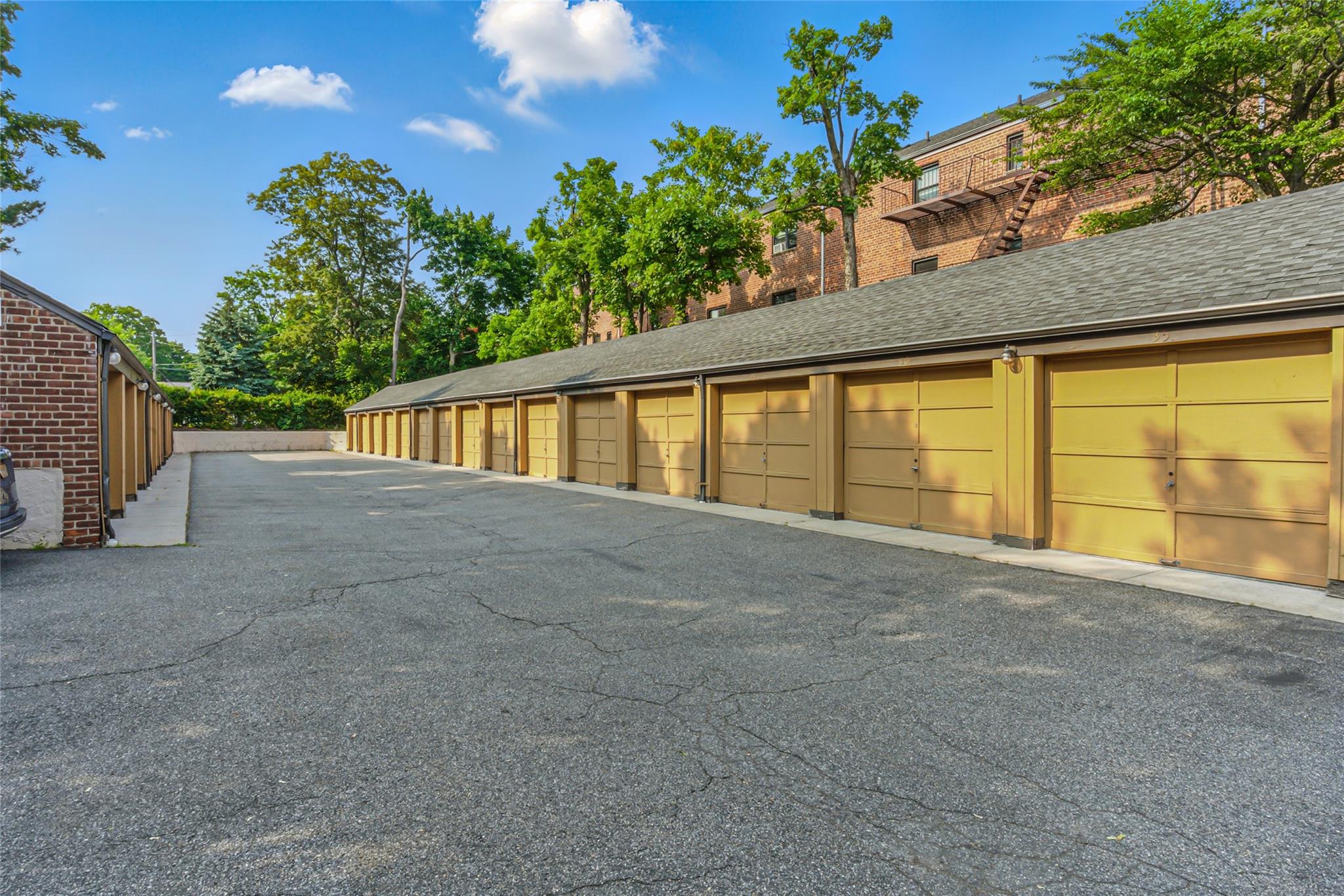 15 Beach Road # 1P, Great Neck, NY 11023