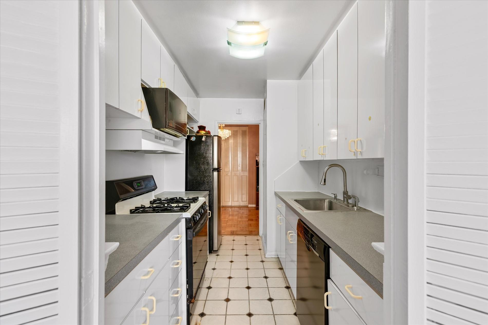 102-30 66th Road # 4B, Forest Hills, NY 11375