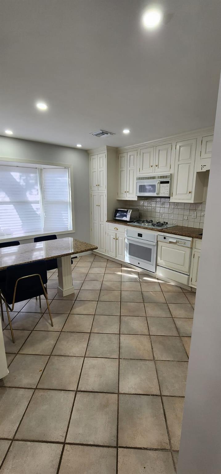 218 juniper Circle, Lawrence, NY 11559