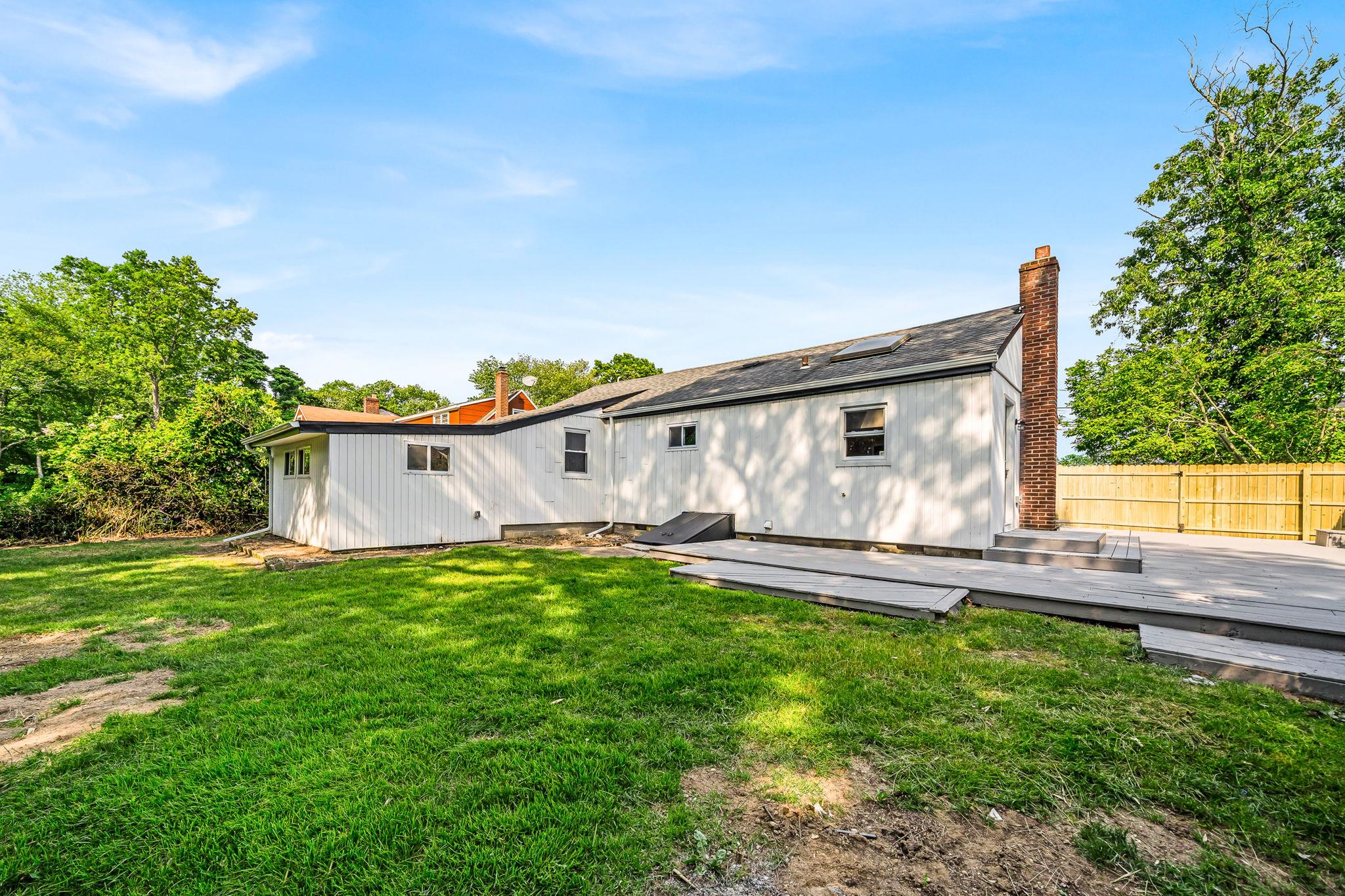 1090 Brookdale Avenue, Bay Shore, NY 11706