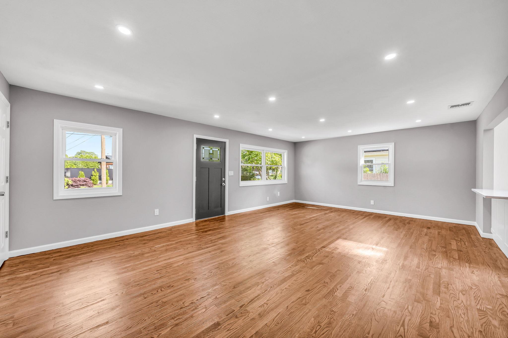 1090 Brookdale Avenue, Bay Shore, NY 11706