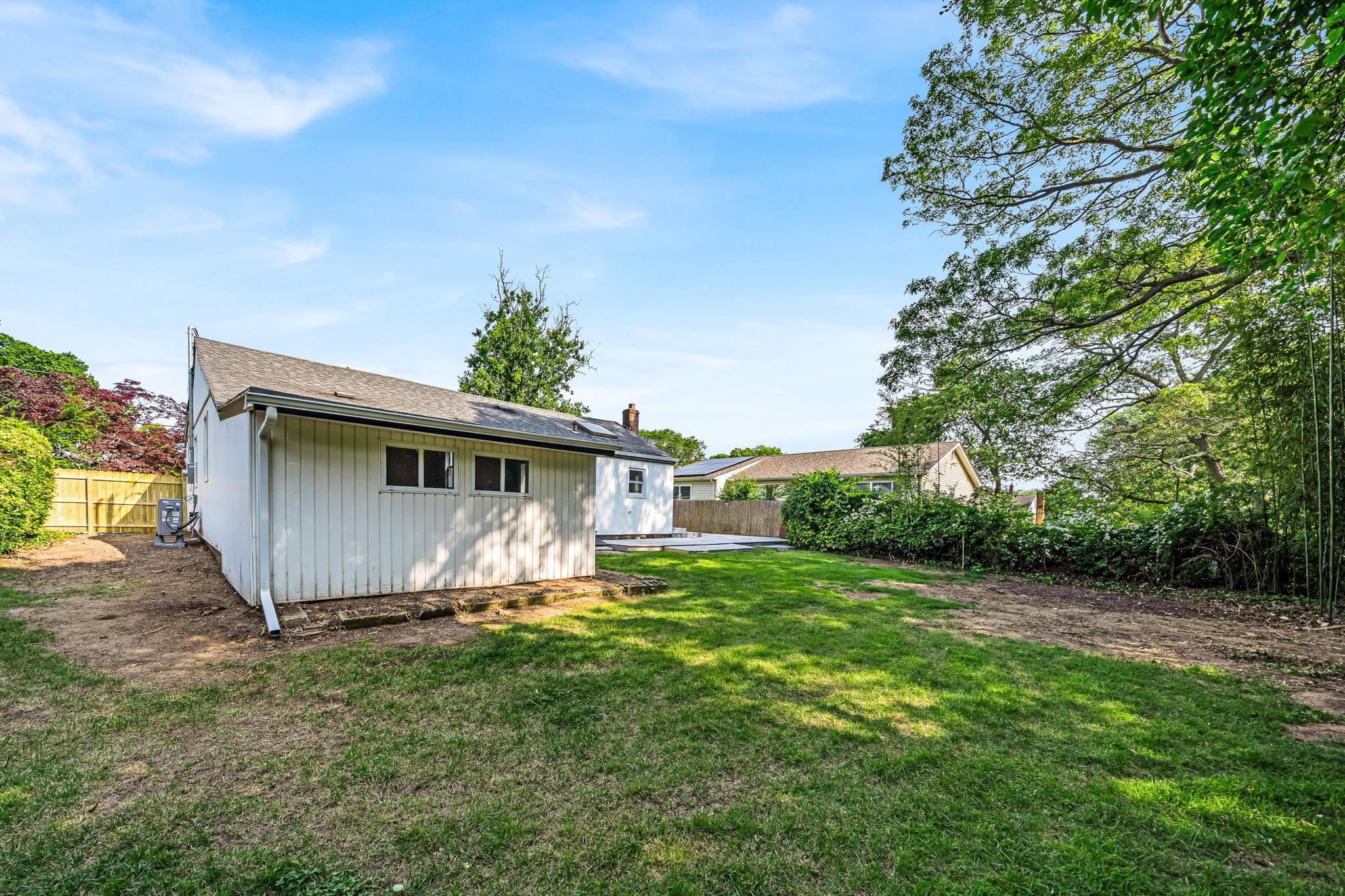 1090 Brookdale Avenue, Bay Shore, NY 11706