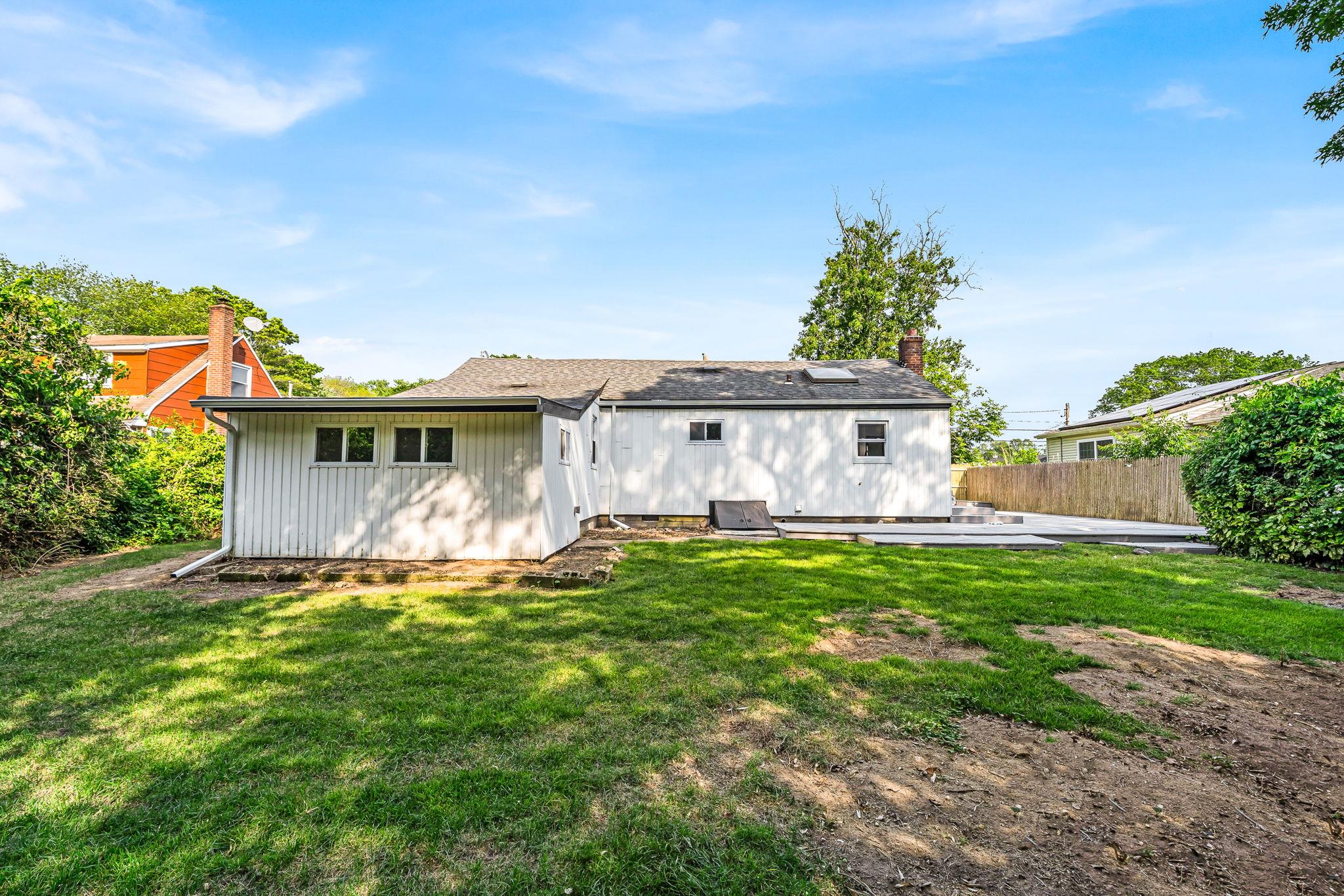 1090 Brookdale Avenue, Bay Shore, NY 11706