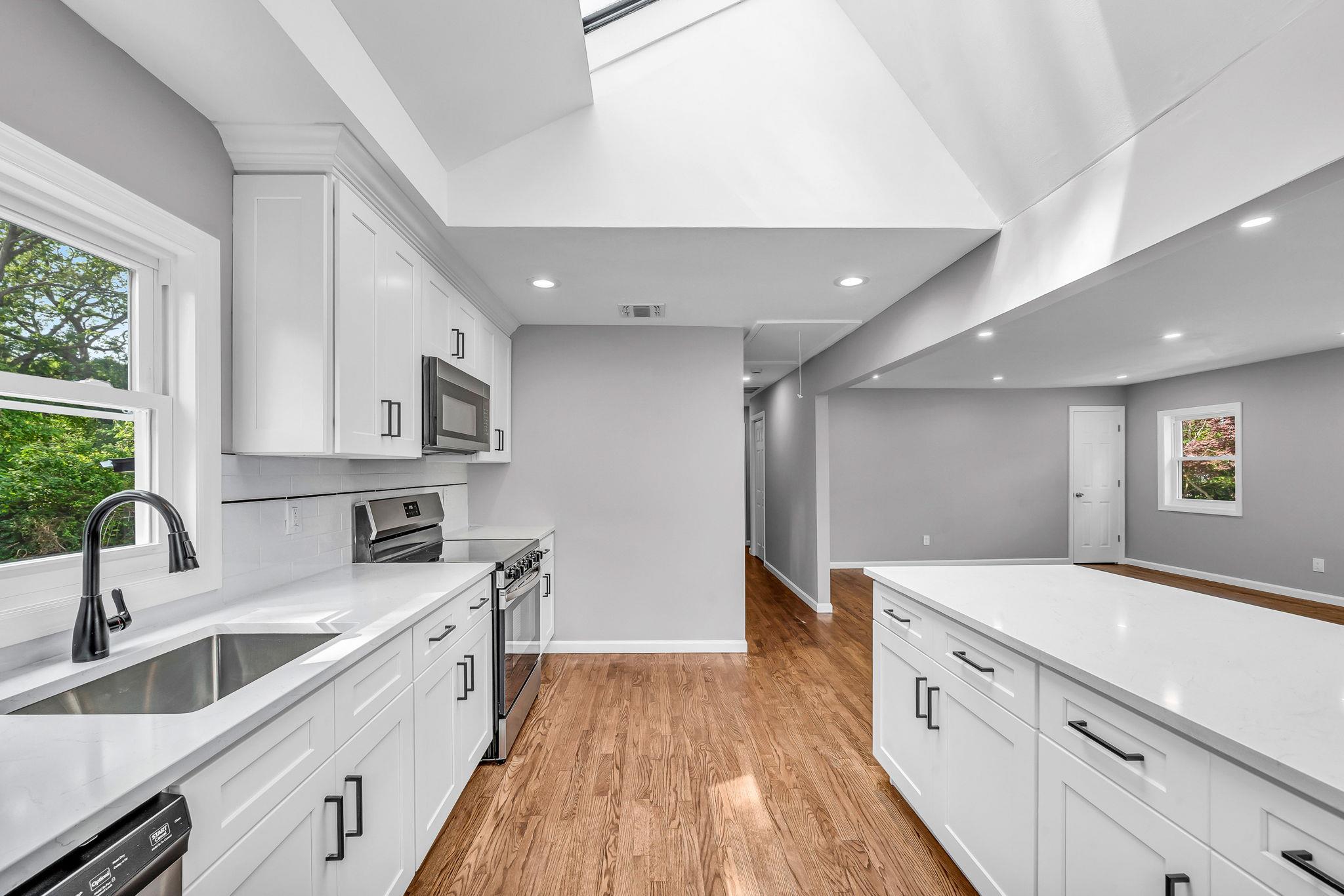 1090 Brookdale Avenue, Bay Shore, NY 11706