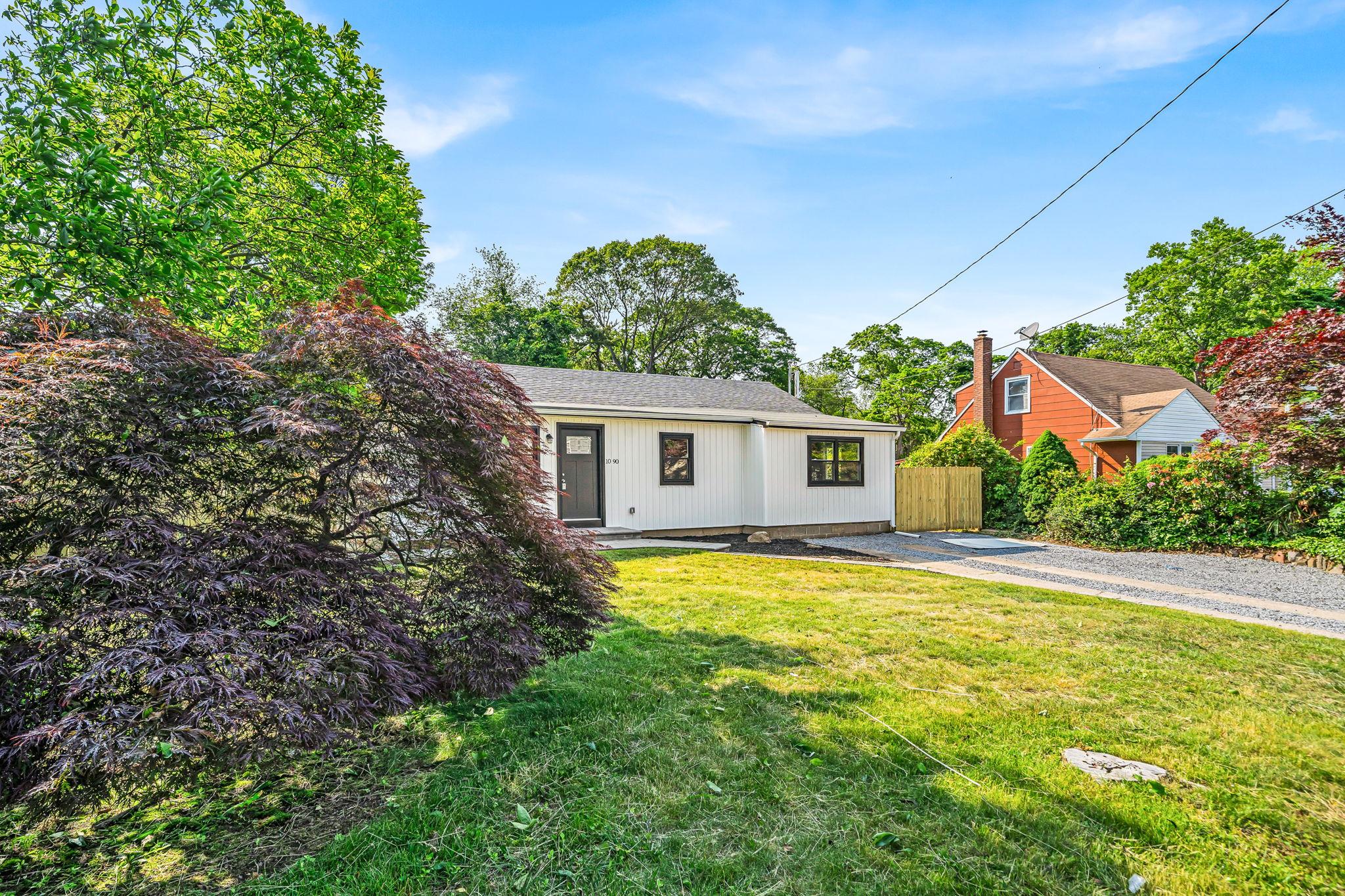 1090 Brookdale Avenue, Bay Shore, NY 11706