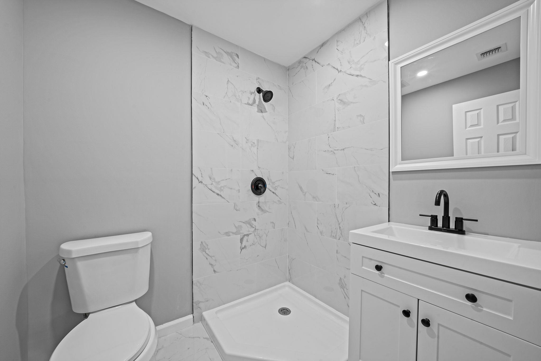 1090 Brookdale Avenue, Bay Shore, NY 11706