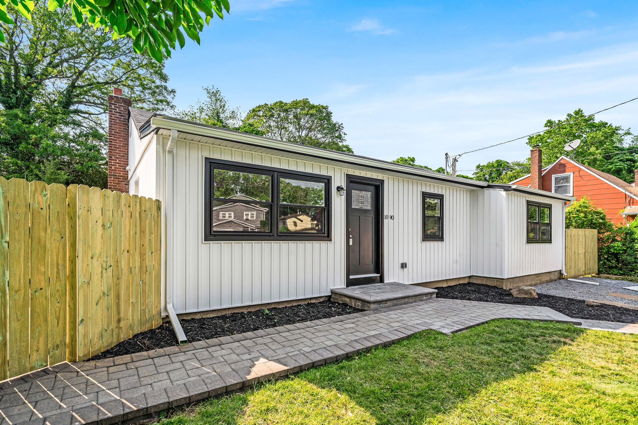 1090 Brookdale Avenue, Bay Shore, NY 11706