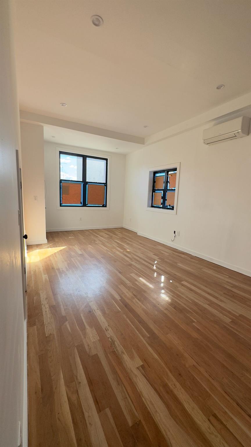 32 Radde Place, Brooklyn, NY 11233