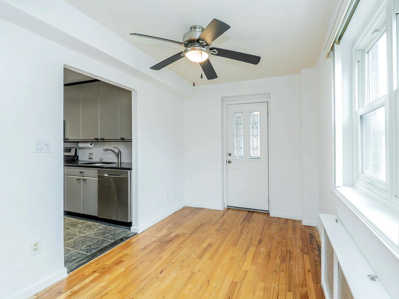 32 Pearsall Avenue # 3A, Glen Cove, NY 11542