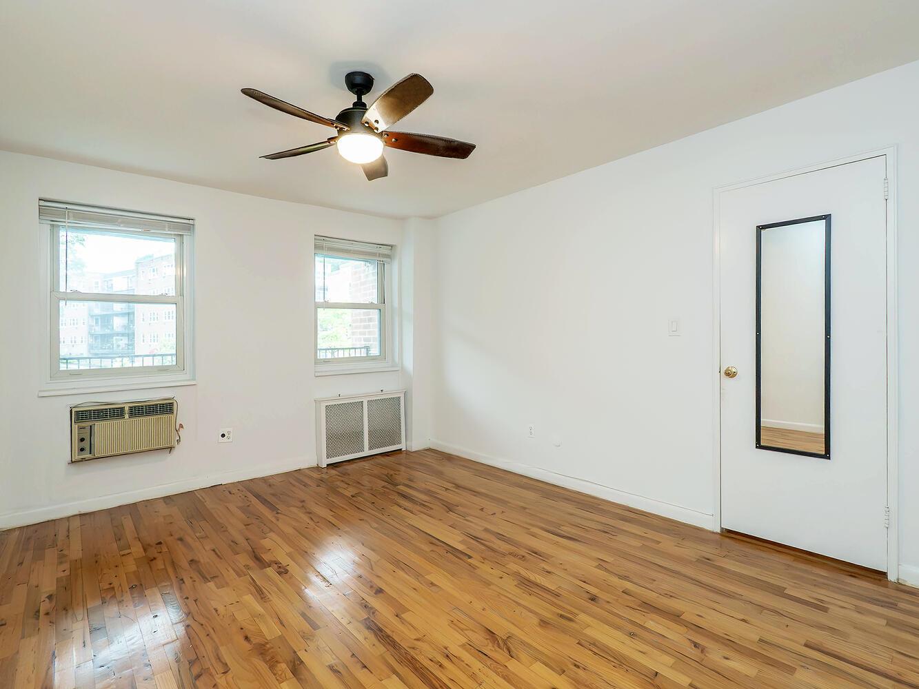 32 Pearsall Avenue # 3A, Glen Cove, NY 11542