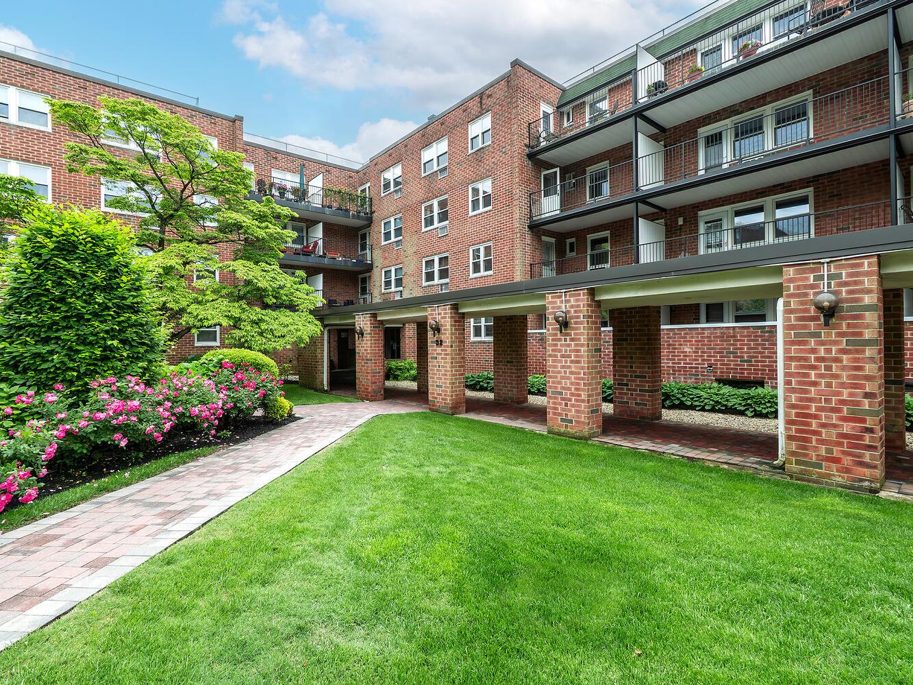 32 Pearsall Avenue # 3A, Glen Cove, NY 11542